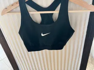 Nike træningstop str 137/140 dry fit