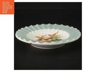 Porcelænsfad med blomstermotiv fra Lyngby (str. Ø 15 cm)