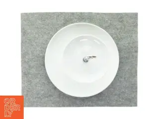 smuk etagere i Hvidt porcelæn med sølvfarvet hardware (str. 26 x 28 )