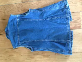 Denim skjorte uden ærmer, kr 75 inkl fragt