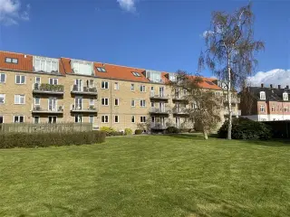 Lejlighed med altan/terrasse, Charlottenlund, København