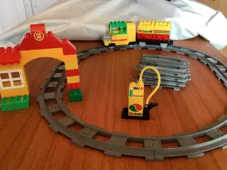 Ældre Lego Dublo togbane med ekstra spor. 