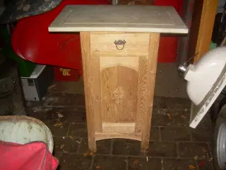 Skab i EG med Marmor  afsyret 