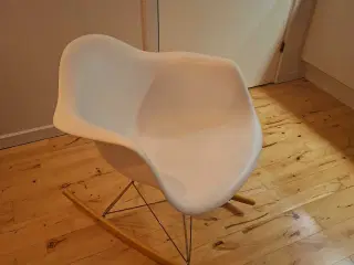 Eames lignende gyngestol 