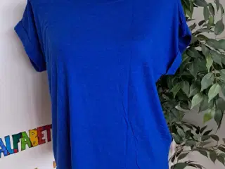 T-shirt. Only. Small/36