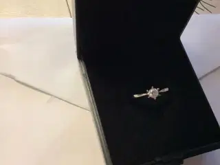 Diamant  Ring i hvidguld
