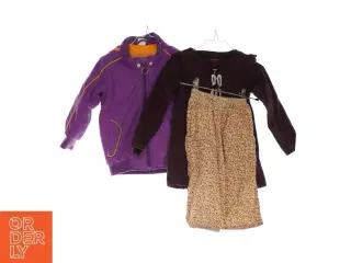 Jakke, bluse og bukser (str. 98)
