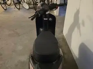 Scooter Elenor 
