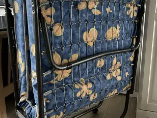 Gæste-, weekendseng velholdt.