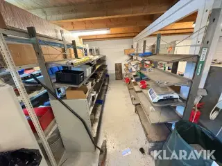 Værkstedsreoler med indhold