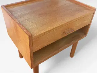 Elegant Hans J. Wegner Nat-sidebord fra Ry Møbler