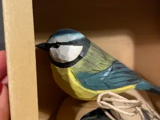 Blåmejse håndskåret træfugl