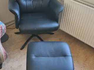 Lænestol og skammel i sort læder