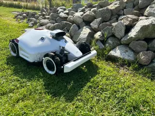 Robotplæneklipper til 10000 m2