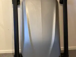 Thule tagbøjler og box til Peugeot 208 sælges.