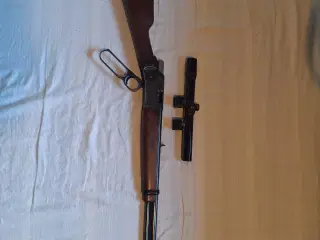 Salonriffel, Miroku LR22 bøjlespænder