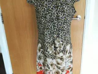  kjoler i Leopard print: Størrelse: M/s og i Large