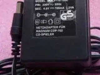 Strømforsyning AC/DC Adapter 4,5Vdc 700mA 3,2W