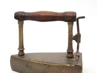 Dansk messing strygejern No. 7 ca. 1850