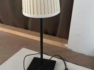 Natlampe med led pære.