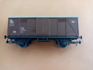 Lukket godsvogn HO med Märklin koblinger