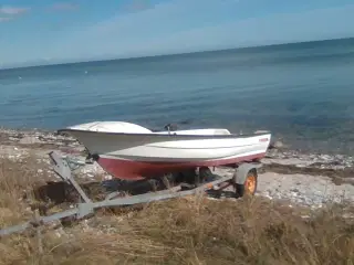 Jolle m. trailer og 4hk motor