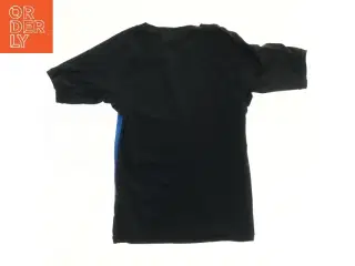 Børne UV-bluse med hajmotiv fra Molo (str. 110)