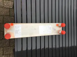 Varmeveksler med 1” tilslutninger , aldrig brugt