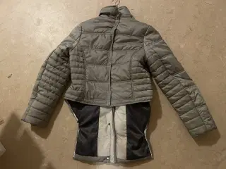 Damejakke til kørestolsbruger