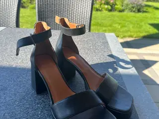 Vagabond sandal med hæl