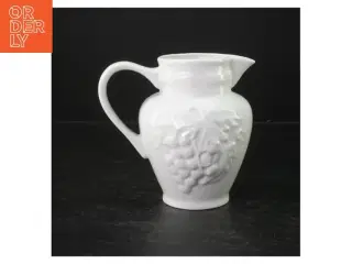Hvid porcelænskande med drue-relief (str. 14 cm)