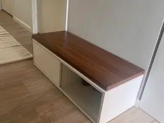 TV bænk