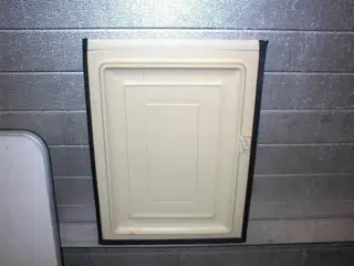   Under Dør