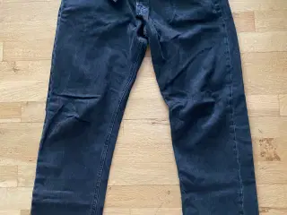 Demin bukser. Str varierer mellem 32-34