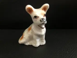 Hund til pynt - højden er 5 cm. 