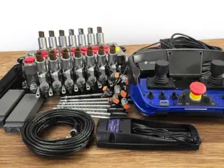 Walvoil DPX 100 7 sektioner Scanreco RC 400