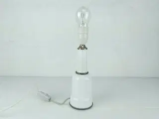Flot Heiberg lampe med fod og samlinger i Messing.