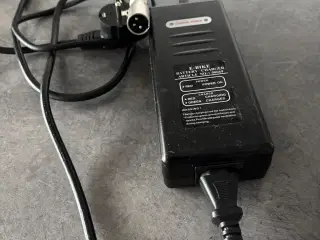 Oplader til el cykel batteri