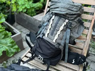 Asivik Backpack 70L med regnslag