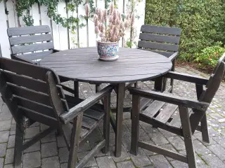 Svensk træhavemøbelsæt, GIVES VÆK