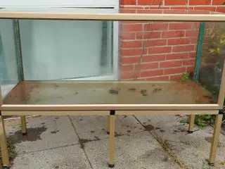 240 liters akvarie med bord