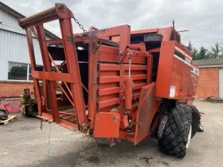 Hesston 4800 (Sælges i dele/For parts)