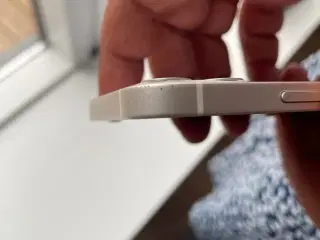 iPhone 12 mini i hvid