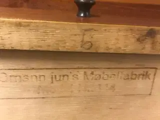 Entrehylde m/skuffe