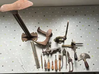 Gl. skomagerværktøj