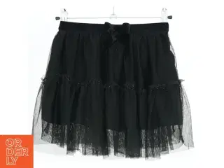 Sort tyl nederdel med flæser fra H&M (str. 116)