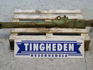 John Deere 4040 L.H. Liftarm AR80667