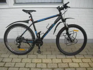 Velholdt MTB med skivebremser og affjedring