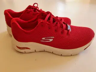 Sketchers Arch Fit Str. 39 røde