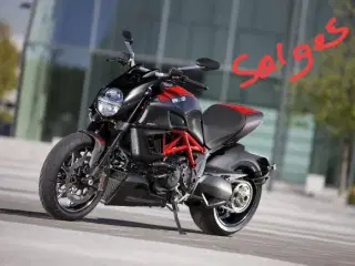 Ducati Diavel Carbon, model 2012